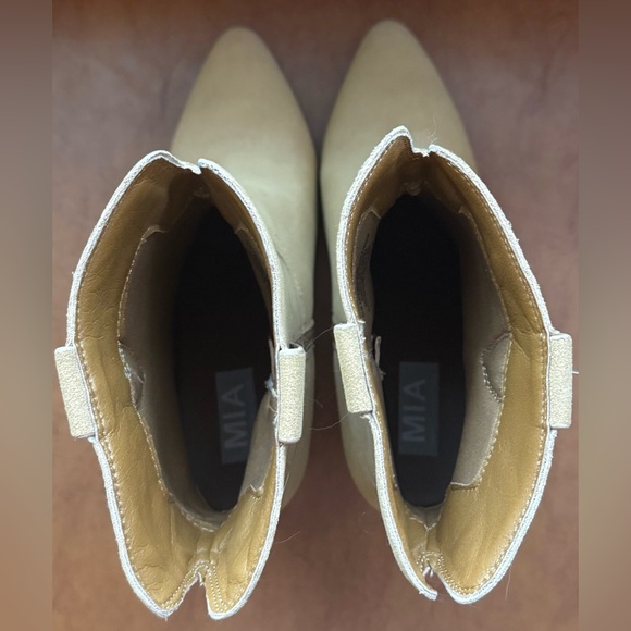 MIA MARNIE TAN FAUX SUEDE WESTERN BOOTIES BOOTS SIZE 8M NWOB - Picture 7 of 8